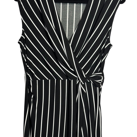 Roz & Ali Faux Wrap Black and White Stripe Knee Length Sleeveless Dress Size M - Picture 3 of 6